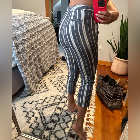 Banana Republic Capris - Picture 2 of 9